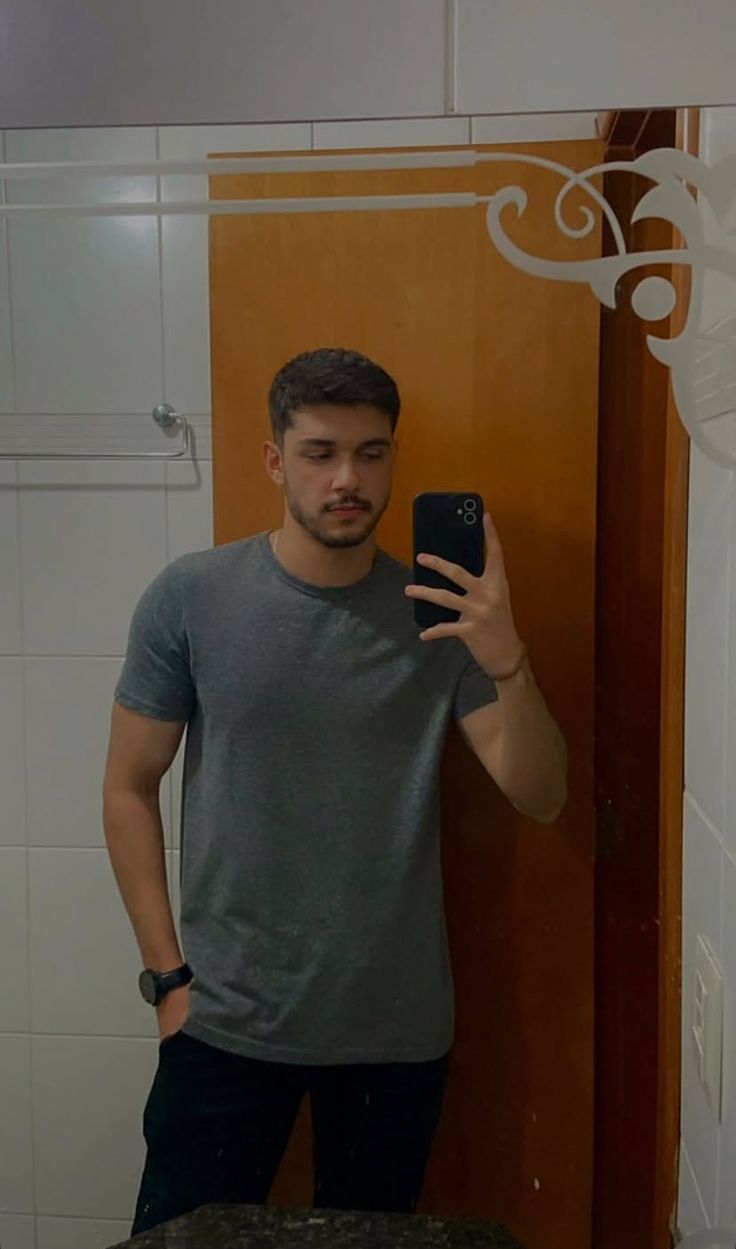 <em>Carlos</em>
